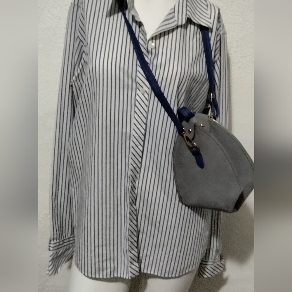 Women's button up - Picture 2 of 2